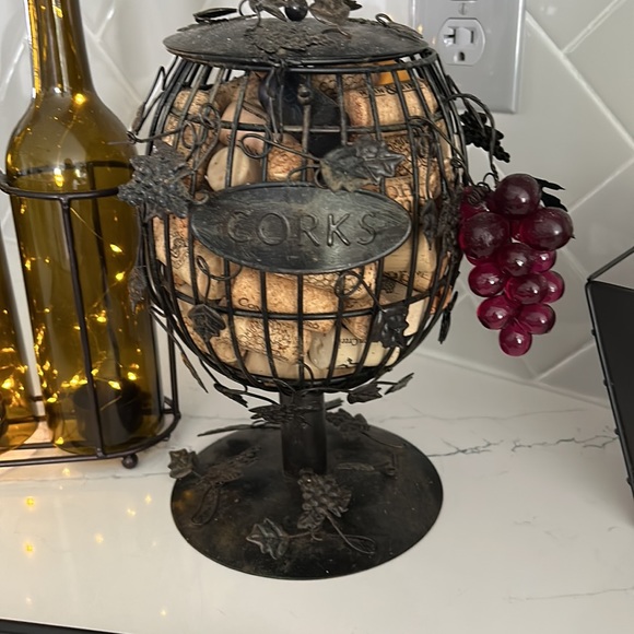 Wine decor bundle - Picture 3 of 10
